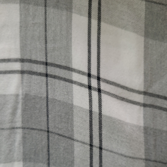 Frye & Co. Black, White, and Grey Flannel Button Down - Size XL - Picture 3 of 10